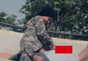 【閲覧注意】ISIS、子供兵士にとんでもない事をさせる・・・(動画)