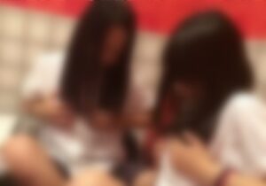 【超閲覧注意】自傷癖が限界突破した10代少女、とんでもない動画をSNSに投稿・・・