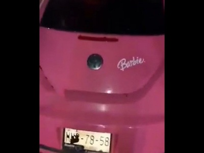 【閲覧注意】ピンクのワーゲン乗りの若い女さん、ノーブレーキでトラックに突っ込んで”こうなる”（動画あり）