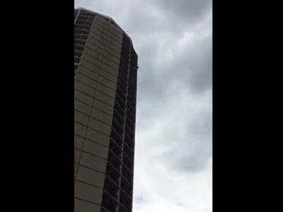 【閲覧注意】タワマン上階からの飛び降り自殺ビデオが流出。地面に激突する衝撃音が凄いと話題