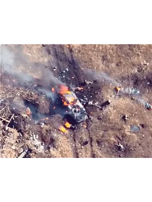 【衝撃】　走行中のロシア軍車両が爆発して乗員が火だるまで地獄！