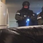 ドラッグの売人さん、イキって配信していたら警察に押し入られてしまうw【動画】